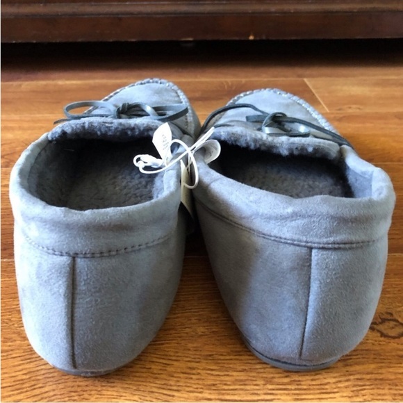 Old Navy Gray sherpa lined house shoes in size 8-9 - Picture 2 of 4